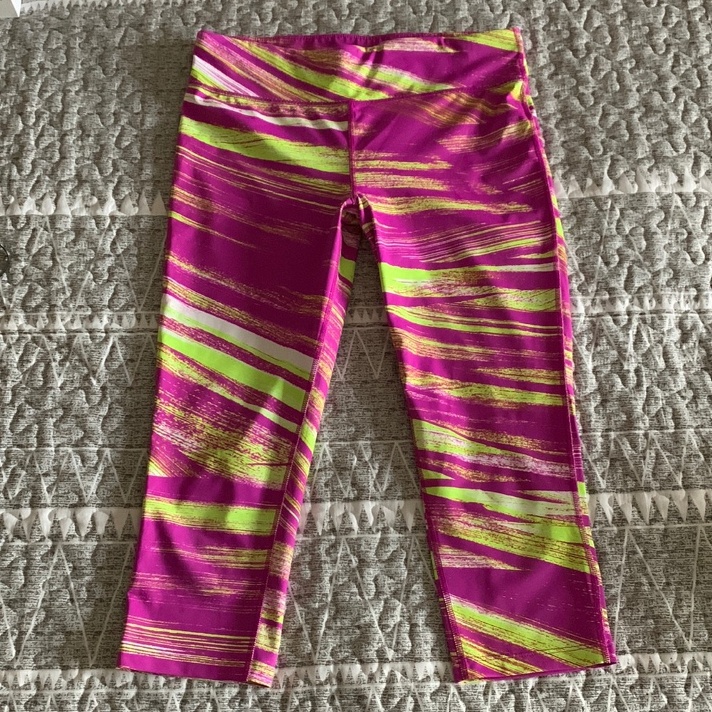 Xersion Fitted Green/Purple Capri Workout Pants Women’s Size Medium